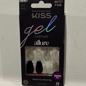 Kiss Gel Fantasy Allure Sculptured 28 Nails ready to wear. Size M